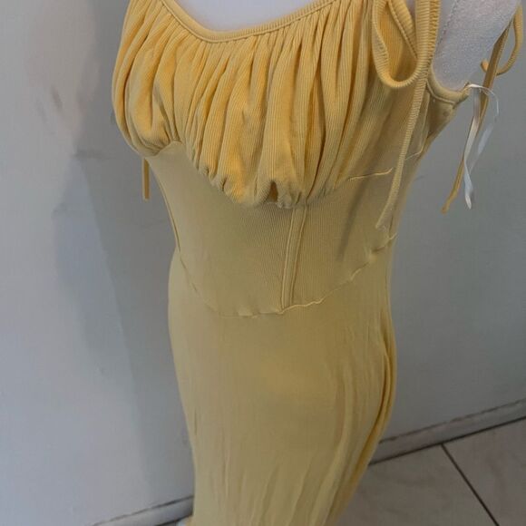 Yellow Sleeveless Dress - Picture 5 of 6